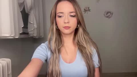 ClaudiaGold online show from November 3, 4:19 pm