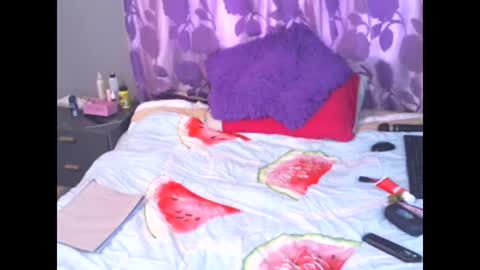 Snapshot of claudine_valencia chatting on December 13, 8:30 am claudine valencia online show from December 13, 8:30 am