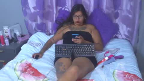 Snapshot of claudine_valencia chatting on January 5, 2:06 am claudine valencia online show from January 5, 2:06 am