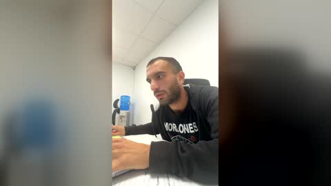 Snapshot of claudiolicro chatting on December 14, 3:06 pm claudiolicro online show from December 14, 3:06 pm