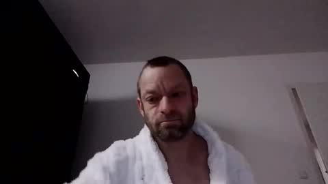 Snapshot of clausenflorian880 chatting on December 14, 10:42 am Florian online show from December 14, 10:42 am