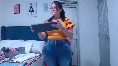 Snapshot of clayr_rosse chatting on June 30, 2:01 am Clayr online show from June 30, 2:01 am