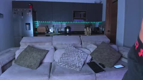 claytonburgues online show from February 20, 5:59 am