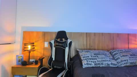 claytonburgues online show from April 18, 1:42 am