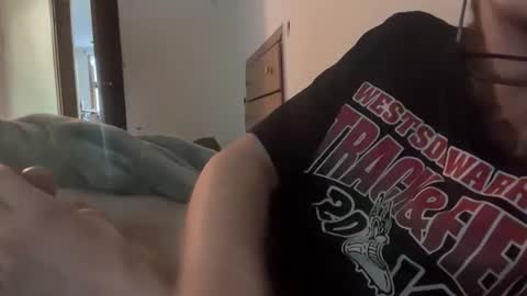 Snapshot of cleatus27 chatting on May 25, 12:27 am cleatus27 online show from May 25, 12:27 am