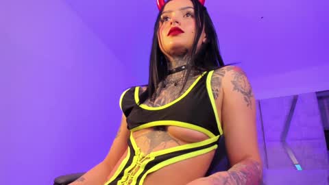 Snapshot of cleeoadams_ chatting on February 4, 7:29 am Cleo Adams online show from February 4, 7:29 am