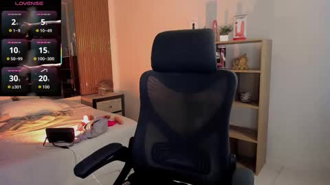 Snapshot of cleeoadams_ chatting on October 9, 5:05 am Cleo Adams online show from October 9, 5:05 am