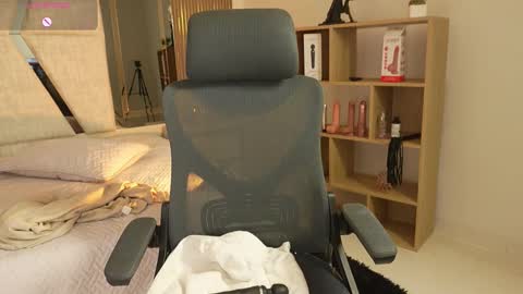 Cleo Adams online show from December 19, 5:58 am