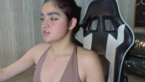 Snapshot of clementine_t chatting on September 20, 2:56 am Clementine online show from September 20, 2:56 am