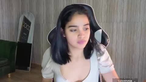 Snapshot of clementine_t chatting on September 24, 2:37 am Clementine online show from September 24, 2:37 am