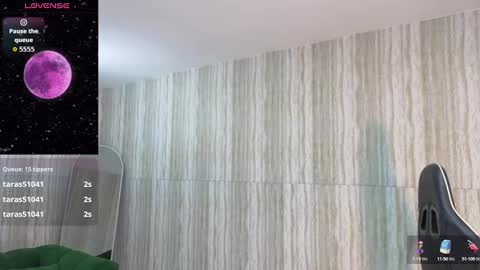 Snapshot of clementine_t chatting on October 3, 11:51 am Clementine online show from October 3, 11:51 am