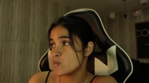 Snapshot of clementine_t chatting on November 19, 1:00 pm Clementine online show from November 19, 1:00 pm