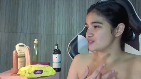 Snapshot of clementine_t chatting on November 28, 1:03 pm Clementine online show from November 28, 1:03 pm