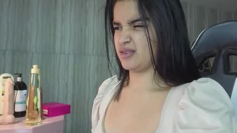 Snapshot of clementine_t chatting on November 29, 1:25 pm Clementine online show from November 29, 1:25 pm