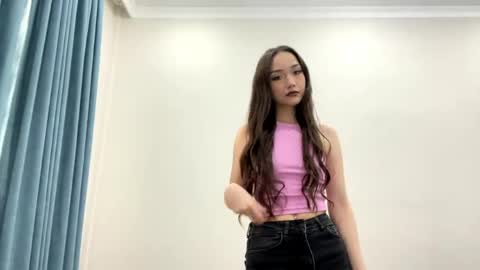 Snapshot of clementinecampion chatting on May 1, 12:43 pm Viki online show from May 1, 12:43 pm