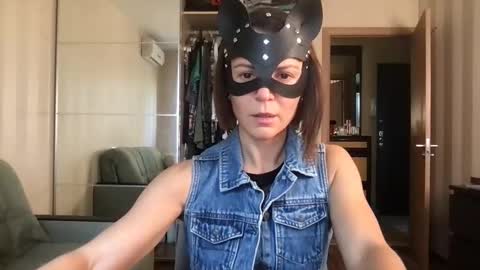 cleo_catra online show from October 2, 11:17 am