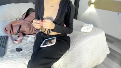 cleowhite_ online show from September 9, 4:45 am