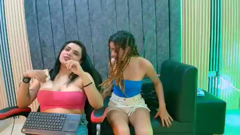 Snapshot of clerk_and_liss chatting on May 28, 2:47 pm clerk_and_liss online show from May 28, 2:47 pm