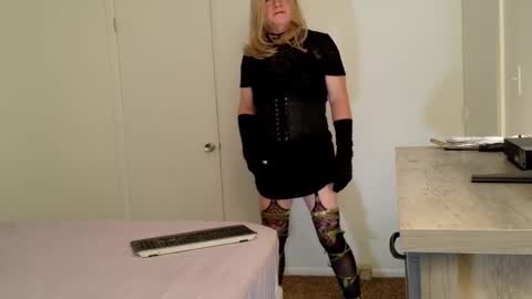 Snapshot of cleverafter8 chatting on November 21, 10:08 pm SecretSissyLv online show from November 21, 10:08 pm