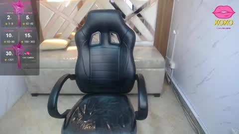 Clhoe online show from April 9, 8:14 pm