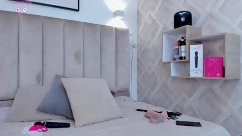 Snapshot of clhoe_johnson_ chatting on November 20, 12:05 pm clhoe_johnson_ online show from November 20, 12:05 pm