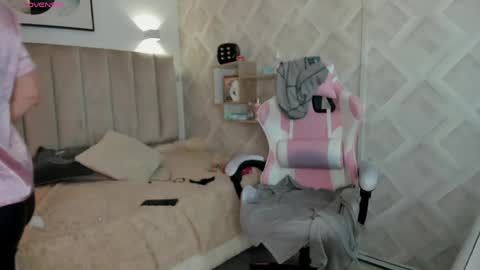 Snapshot of clhoe_johnson_ chatting on May 1, 12:32 pm clhoe_johnson_ online show from May 1, 12:32 pm