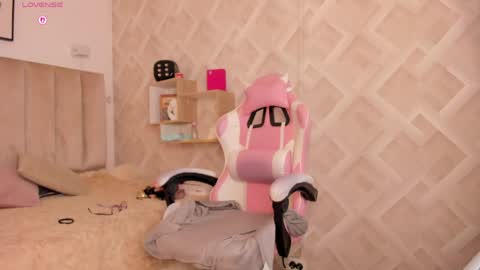 Snapshot of clhoe_johnson_ chatting on May 4, 12:45 pm clhoe_johnson_ online show from May 4, 12:45 pm