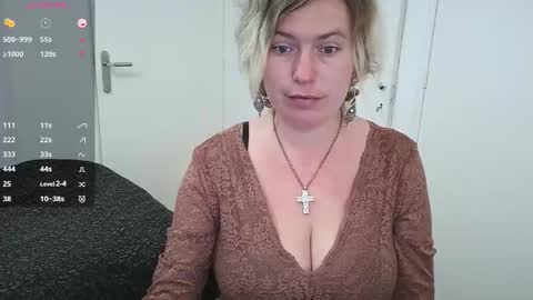 Syl  online show from December 1, 8:41 am