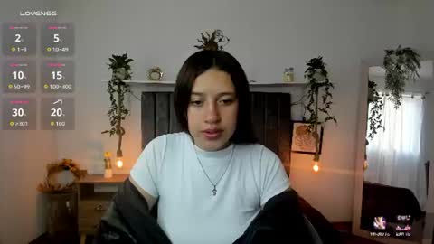 Snapshot of cloe_7 chatting on June 15, 12:40 pm cloe_7 online show from June 15, 12:40 pm
