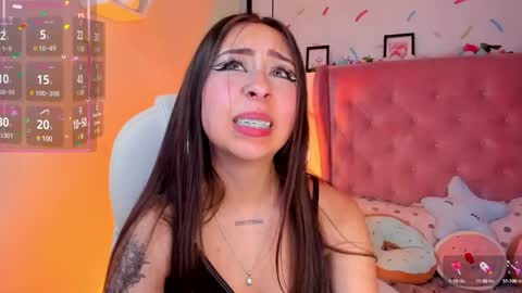 Snapshot of cloe_martinez_ chatting on December 5, 10:23 pm Cloe online show from December 5, 10:23 pm