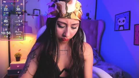 Snapshot of cloe_martinez_ chatting on December 15, 8:25 pm Cloe online show from December 15, 8:25 pm
