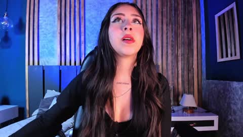 Snapshot of cloe_martinez_ chatting on December 23, 1:40 am Cloe online show from December 23, 1:40 am