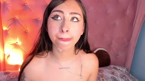Snapshot of cloe_martinez_ chatting on February 9, 8:13 pm Cloe online show from February 9, 8:13 pm