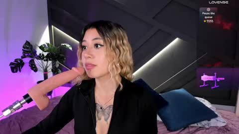Snapshot of cloe_palmeer chatting on February 18, 9:09 pm cloe_palmeer online show from February 18, 9:09 pm