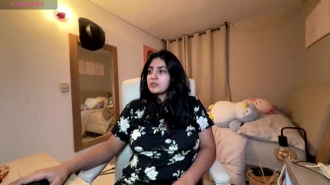 cloe small online show from December 3, 1:46 am