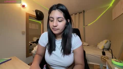 cloe small online show from December 23, 4:54 am