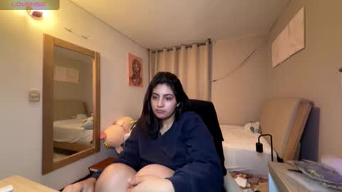 cloe small online show from February 23, 4:32 am