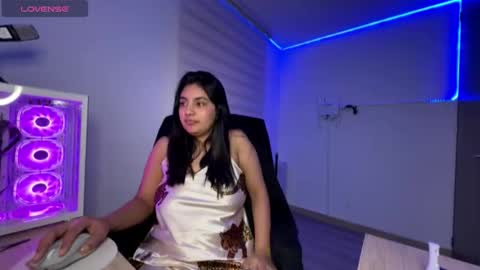 cloe small online show from March 15, 8:09 am