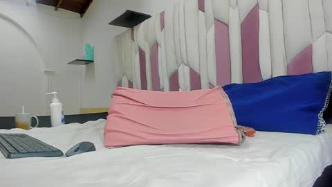 Snapshot of cloe_stanfort chatting on January 21, 10:19 pm Cloe Stanfort online show from January 21, 10:19 pm