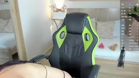 Snapshot of cloe_yeraldy_ chatting on December 14, 12:12 pm CHARLOTTE online show from December 14, 12:12 pm