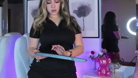 cloeecoopererer online show from February 18, 11:50 am