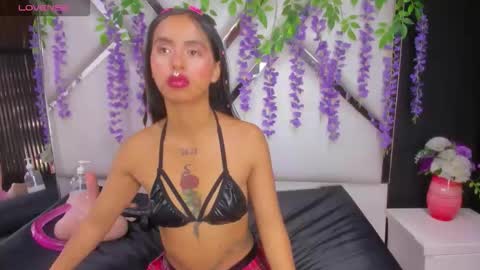 Snapshot of cloemorenti_ chatting on May 22, 3:50 pm CloeMorenti online show from May 22, 3:50 pm
