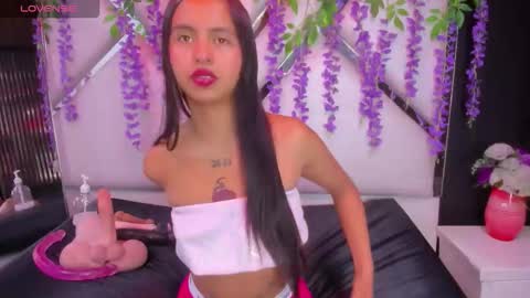 Snapshot of cloemorenti_ chatting on May 23, 4:00 pm CloeMorenti online show from May 23, 4:00 pm