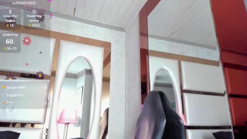 ---Cloe--- online show from December 22, 9:09 pm