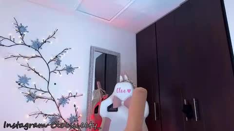 Snapshot of cloesweety chatting on January 1, 12:22 pm CLOE online show from January 1, 12:22 pm