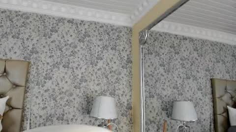 Clohe the wonder online show from December 15, 7:40 pm