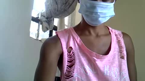 Snapshot of cloudy_bella chatting on April 10, 9:58 am Ella online show from April 10, 9:58 am