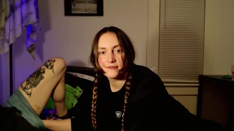 Snapshot of clover_tully chatting on November 25, 5:07 am Clover online show from November 25, 5:07 am