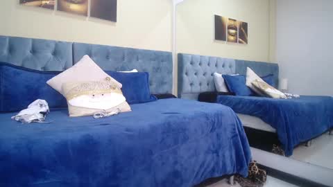 emely dolce online show from December 4, 6:00 am