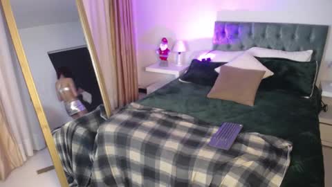 emely dolce online show from December 7, 6:43 am